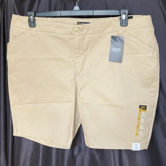 Lee Bermuda short regular fit midrise with 9 in inseam safari tan 24W - Picture 14 of 17